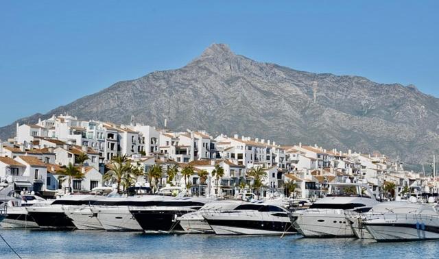 Marbella Lovely 3-Bedroom Apartment 350 M Walk To The Beach Esterno foto